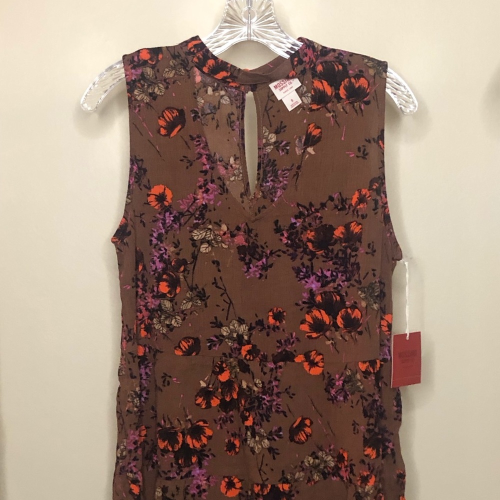 Mossimo v neck tank top with collar size S